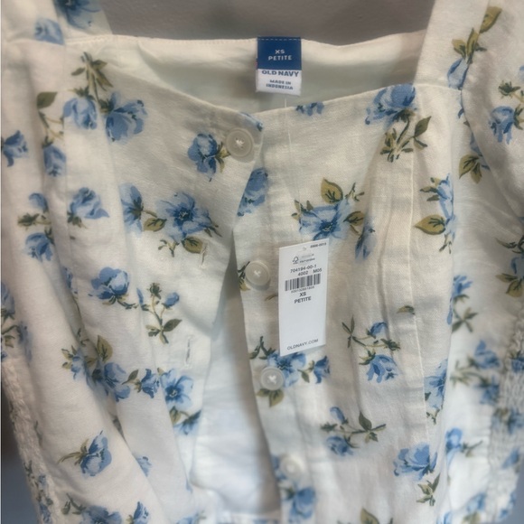 NWT Floral Puff Sleeve Top - White and Blue - Picture 3 of 6